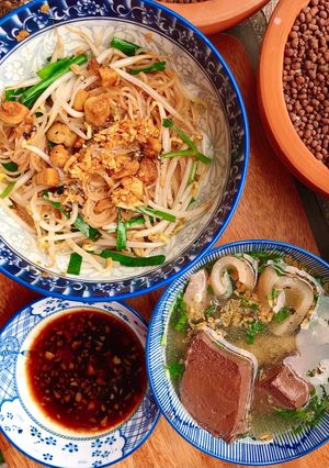 Hình của món Hủ tiếu khô tóp mỡ.