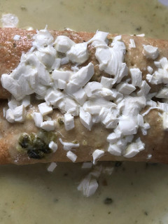 Una foto de Crepas en salsa de chile poblano