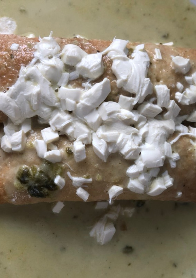 Una foto de Crepas en salsa de chile poblano