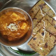 A picture of Paneer butter masala.