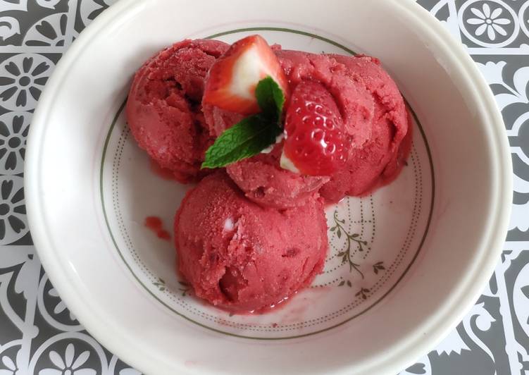dari awal hingga akhir Menyiapkan Strawberry Frozen Yogurt yang Enak Banget