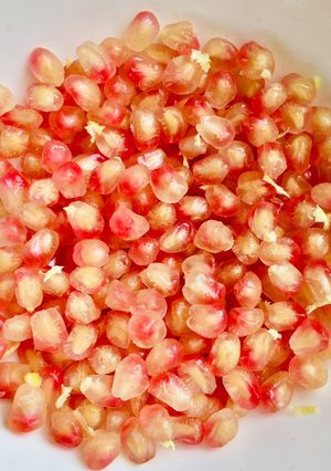 Hình của món Vào bếp cùng con: làm sao để bóc một quả lựu?.