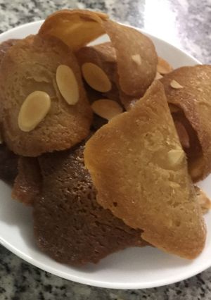 Hình của món Bánh ngói cà phê hạnh nhân.