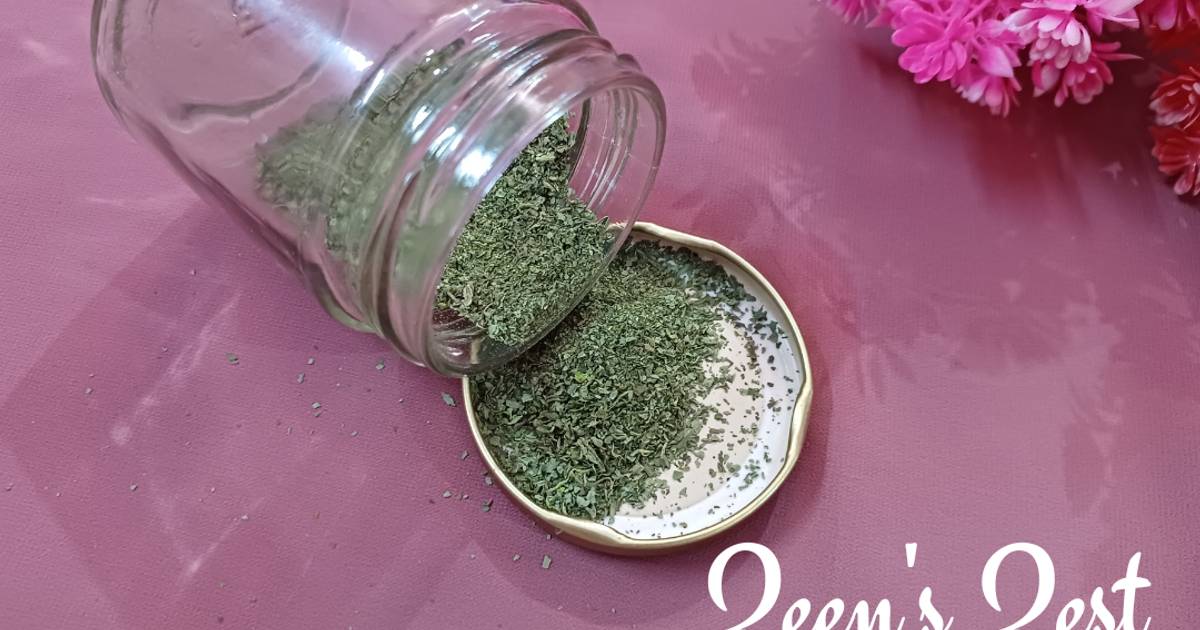 Homemade Dry Basil Powder