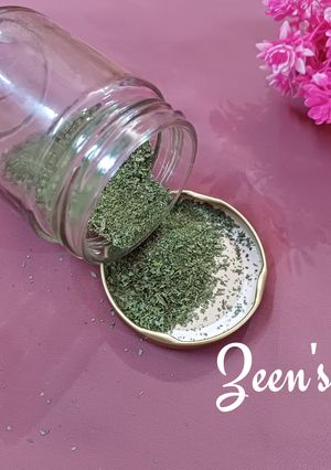 A picture of Homemade Dry Basil Powder.