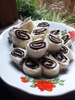 Foto resep Roti tawar gulung coklat simple