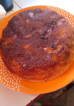 Una foto de Torta con harina integral húmeda de manzanas con azúcar Hileret
