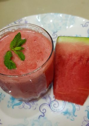 A picture of Watermelon lemonade.