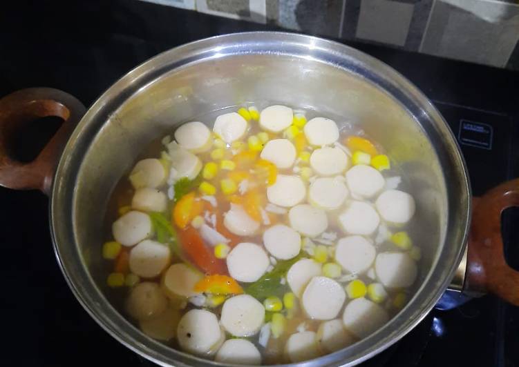 Cara Gampang Menyiapkan Sop sosis jagung Anti Gagal