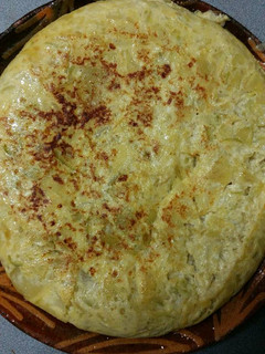 Una foto de Tortilla de papas y calabacín al microondas