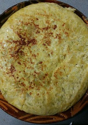Una foto de Tortilla de papas y calabacín al microondas