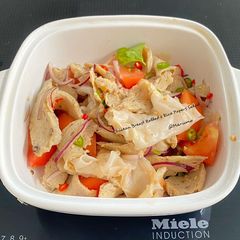 A picture of Chicken Breast Rolled & Rice Papers Salad.