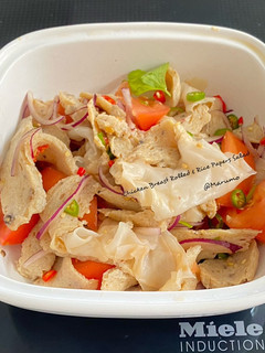 A picture of Chicken Breast Rolled & Rice Papers Salad.