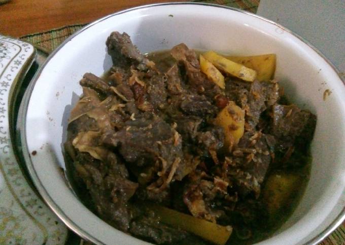 Semur Daging Sapi dan Kentang