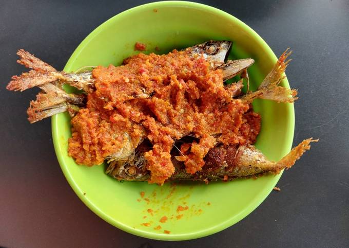 Resep Ikan (Goreng) Kembung Balado Oleh Vin - Cookpad