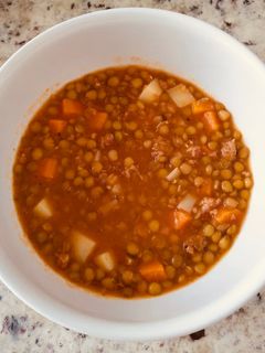 Una foto de Lentejas con longaniza