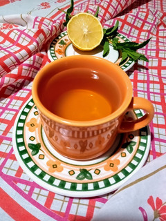 Una foto de Infusión de menta y limón