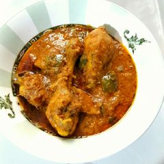 A picture of Dahi Murgh.