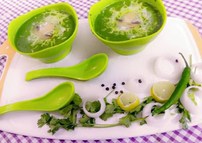 Recipe of Speedy Spinach mushroom soup