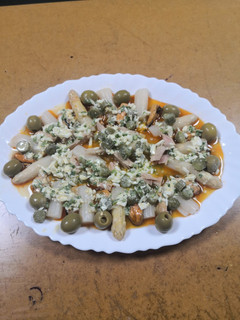 Una foto de Ensalada de espárragos y mejillones