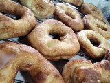 Donuts caseros con cobertura de azúcar glass