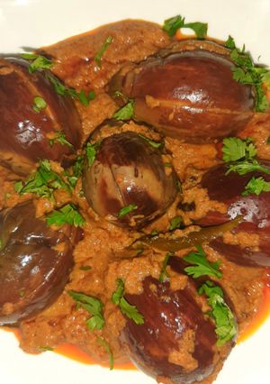A picture of Hyderabad style eggplant (baigan bharwa).