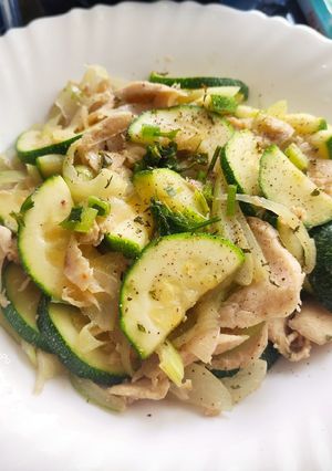 Hình của món Bí ngòi xào giòn.