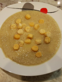 Una foto de Crema de pollo y champiñones