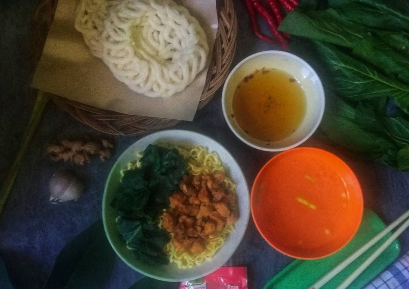 77. Mie rica ayam