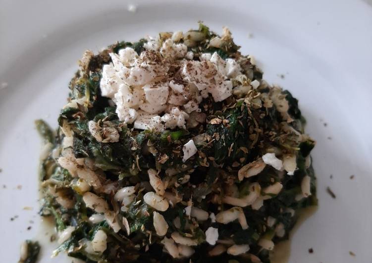 Spanakorizo greco (riso e spinaci)