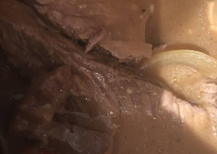 Monday Fresh Crockpot Roast Beef and Gravy