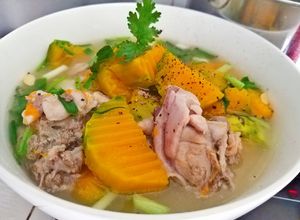 Hình của món Canh gà nấu bí đỏ.