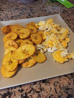Una foto de Chips de plátano macho maduro (tajadas)