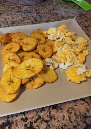 Una foto de Chips de plátano macho maduro (tajadas)