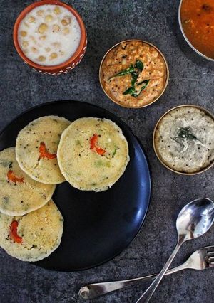 A picture of Idli sambar.