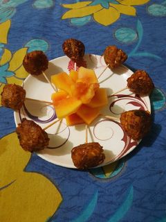 कच्चे पपीते और मूंगफली के पकोड़े (Kachhe Papite aur mungfali ke pakode recipe in hindi) रेसिपी मुख्य फोटो