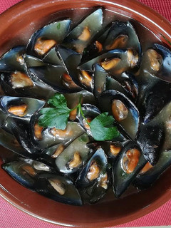 Una foto de Mejillones en salsa verde
