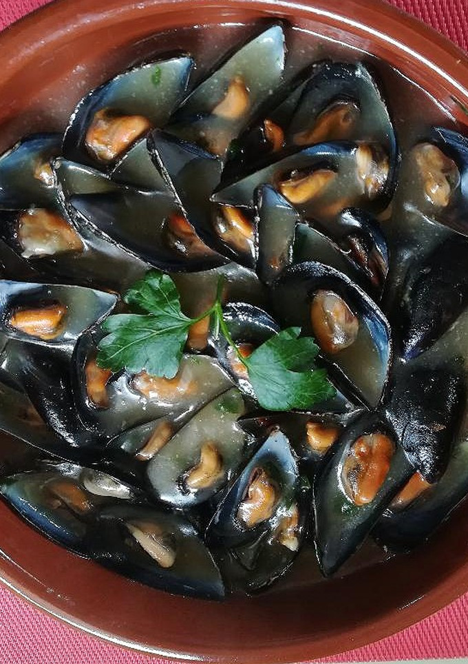 Una foto de Mejillones en salsa verde