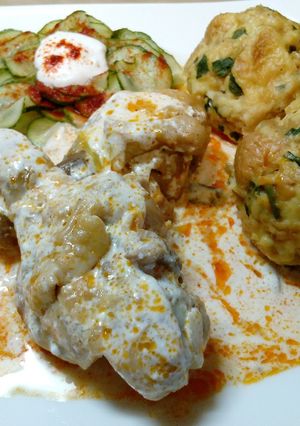 Tejfölös csirkepörkölt -zsemle gőzgombóccal! recept fotója