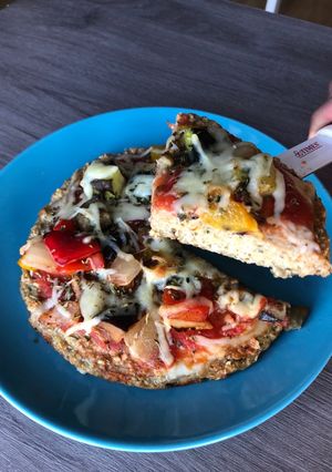 Una foto de Pizza de base de quinoa