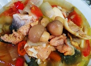 Foto resep 02. Tetelan ikan salmon dan jamur kancing kuah segar