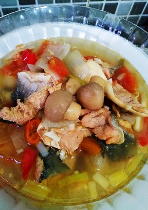 Foto resep 02. Tetelan ikan salmon dan jamur kancing kuah segar