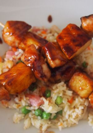 Foto principal de Brochetas de pollo teriyaki y piña