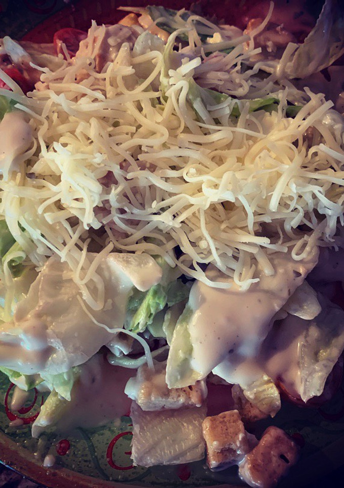 Una foto de Fresquita y deliciosa ensalada César