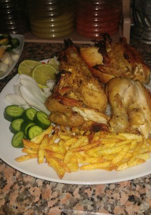 صورة لوصفة قطع الدجاج المشوية بالفرن مع الأرز والخضروات