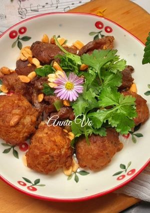 Hình của món Thịt viên sốt bơ tỏi.