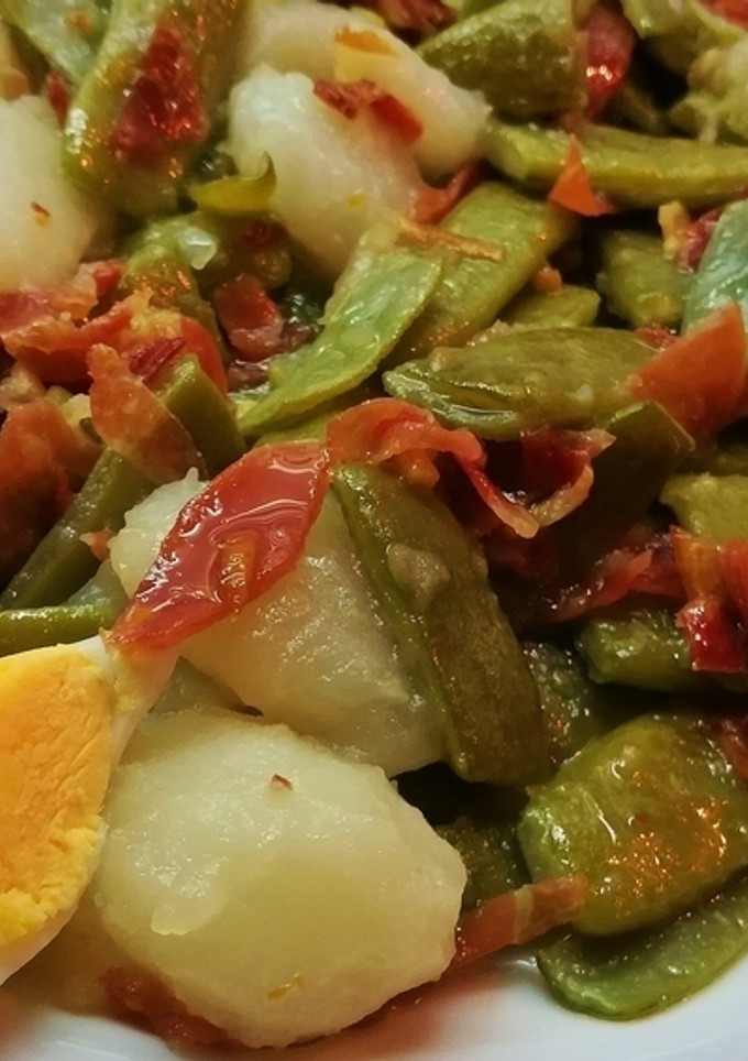 Una foto de Judías verdes salteadas con jamón y huevo duro