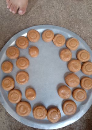 દૂધ ના પેંડા (Milk Penda Recipe In Gujarati) રેસીપી મુખ્ય ફોટો