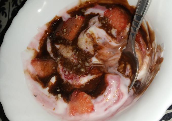 Instant strawberry yogurt delight