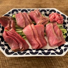 A picture of 🐟 Sashimi - Tuna - Maguro.